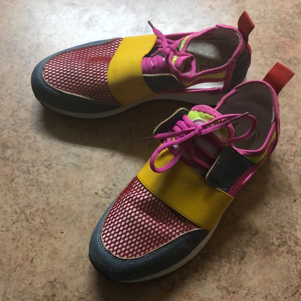 Sneakers - Picture 2 of 3